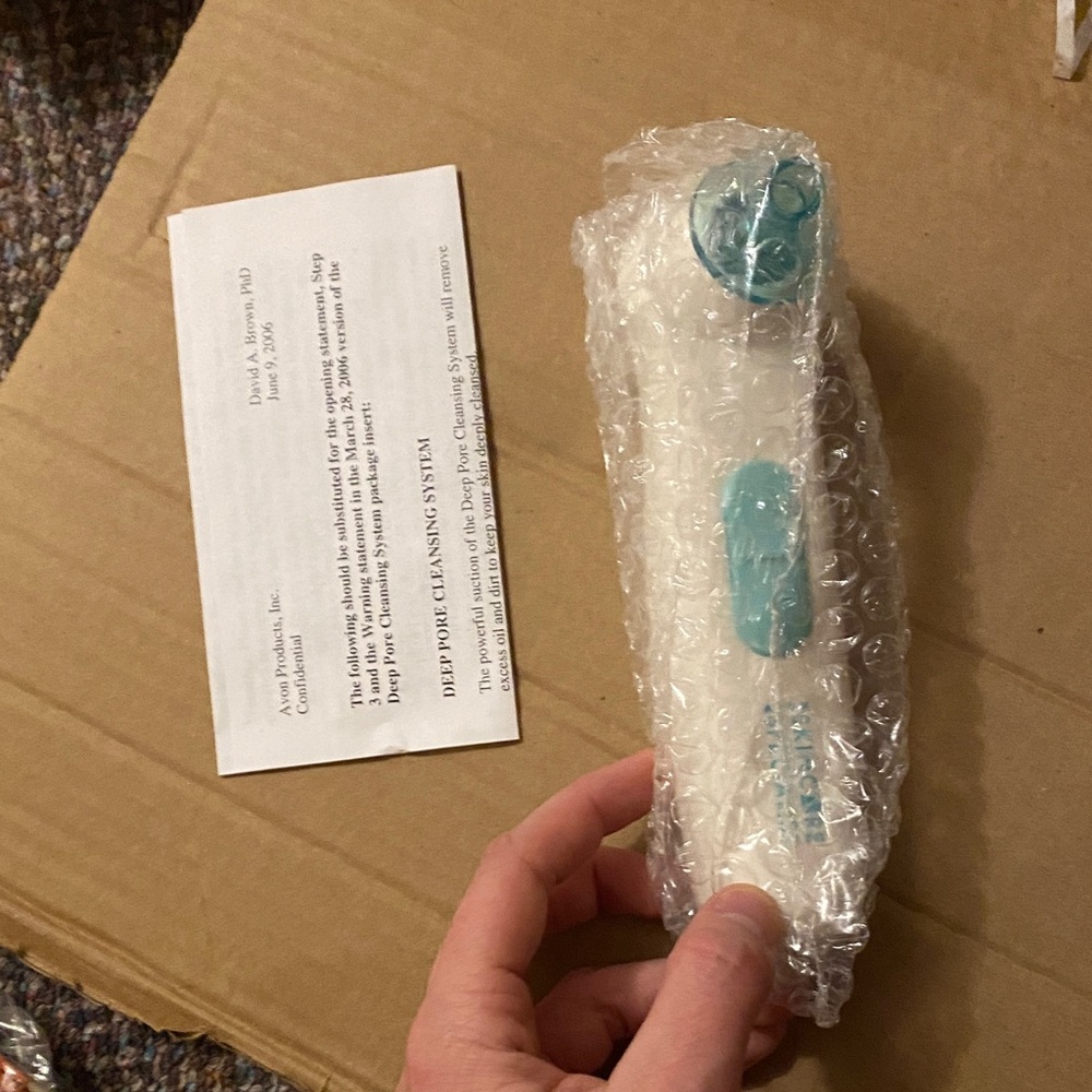 Avon White and Blue Skincare Brush
